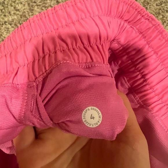 Lululemon 4” low rise hotty hot shorts - Picture 4 of 5